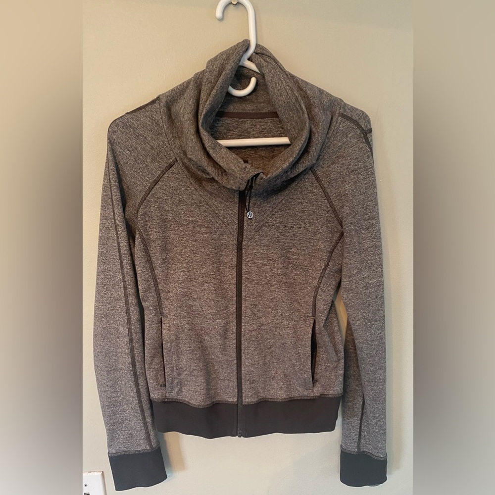 Size 6 Lululemon zip up jacket